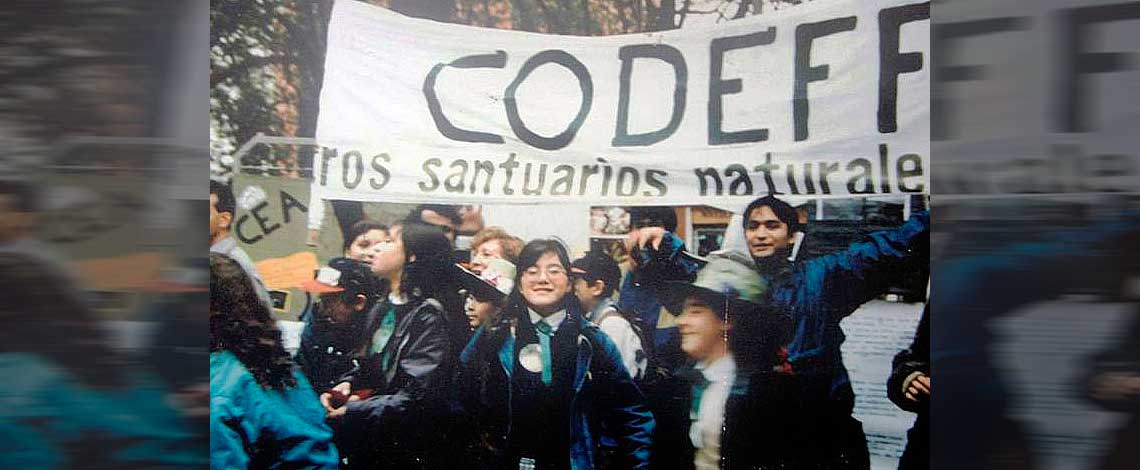 1996 | Filial Valdivia: Manifestación en contra de la instalación de la Planta de Celulosa Arauco en el Santuario de Rio Cruces